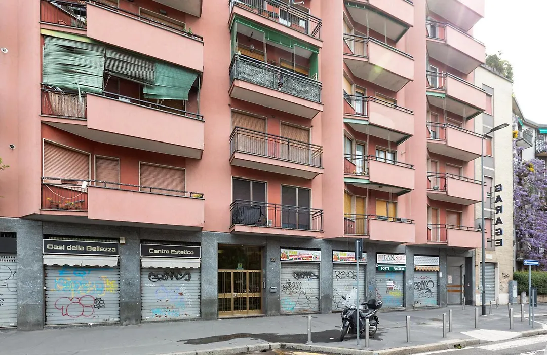Guesthost - Forlanini - Functional Studio With Balcony!-1